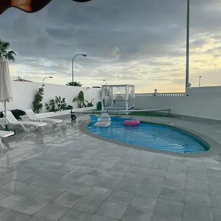Sueno Azul With A Heated Swimming Pool 别墅 卡亚俄萨尔瓦赫